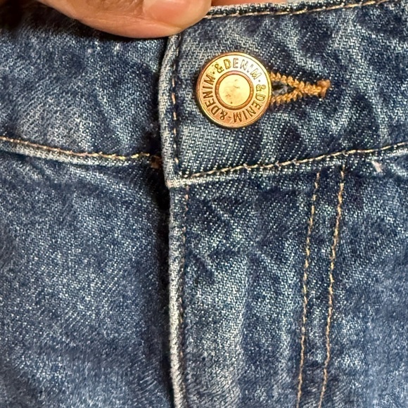 H&M Women’s Blue Distressed Denim Shorts High Waist Mom Shorts Size 4 - Picture 3 of 5